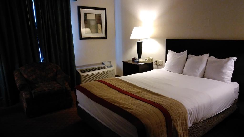 Baymont Inn And Suites Shreveport Airport Room photo